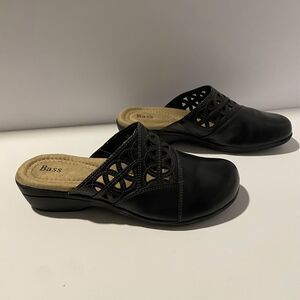 Bass Ebony Black Slip On Mule Clogs Leather Upper Shoes Sz 8M Eyelet Comfortable